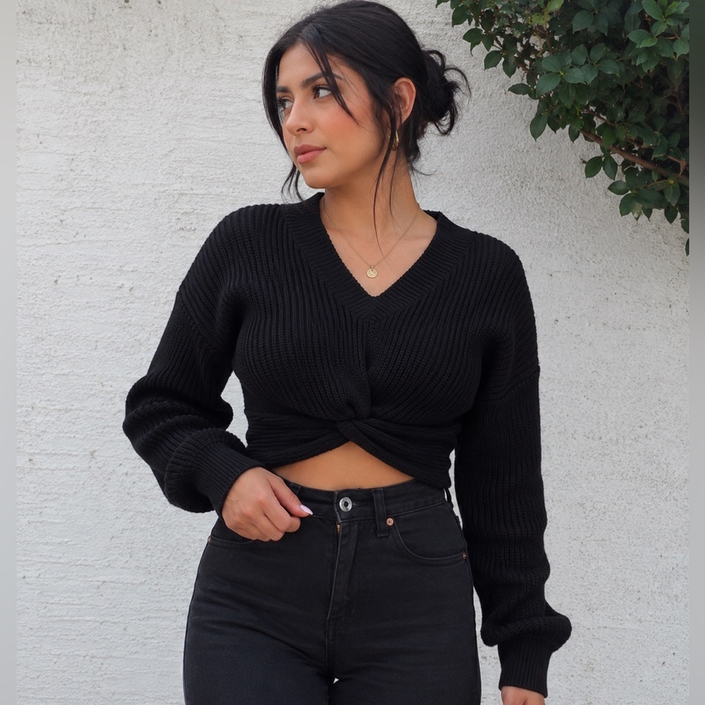 Black Long Sleeve Crisscross Front Fashion’s Top